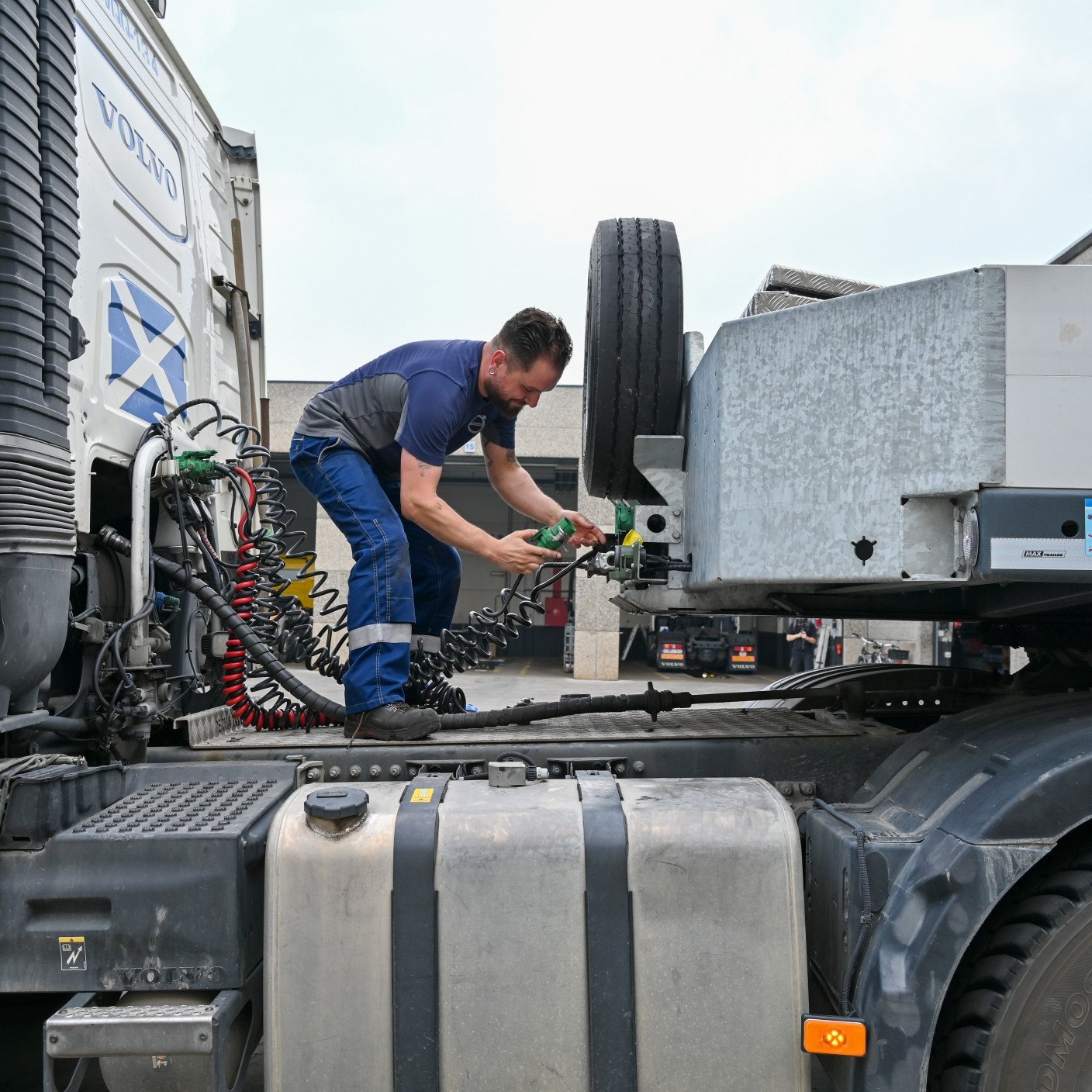 Trailer onderhoud Volvo vrachtwagen bij Derma Trucks